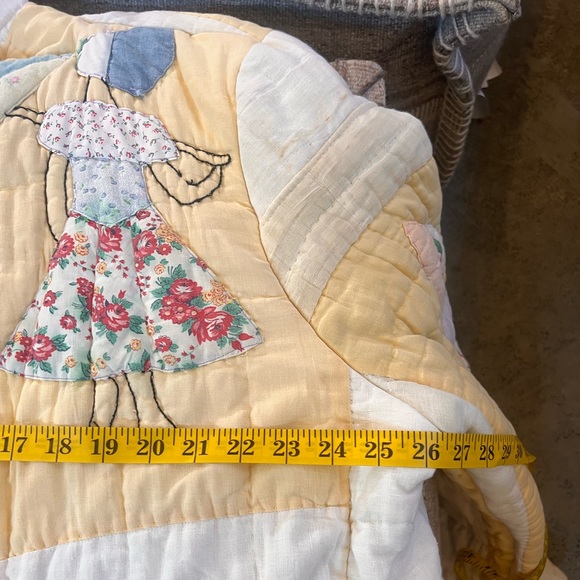 Handmade coat made from a vintage quilt. Quilt coat size medium. - Picture 6 of 10